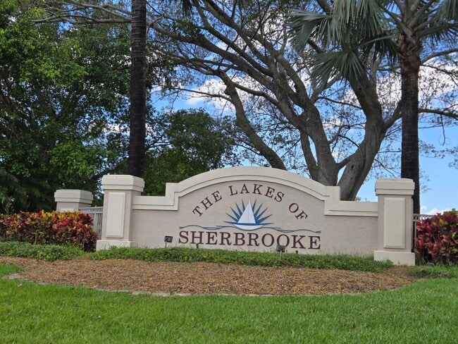 8245 Whitewood Cove E in Greenacres, FL - Building Photo - Building Photo