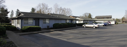 Colonial East Apartments in Vancouver, WA - Building Photo - Building Photo