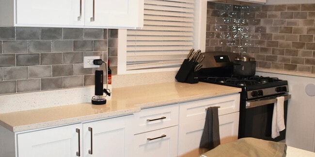 4208 N Clark St, Unit 1417-GDN in Chicago, IL - Building Photo - Building Photo