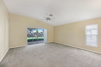 9261 Middle Oak Dr in Ft. Myers, FL - Building Photo - Building Photo