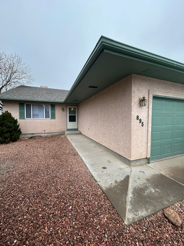 895 S Knox Dr in Pueblo West, CO - Foto de edificio - Building Photo