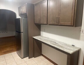 1090 Clay Pike in Irwin, PA - Foto de edificio - Building Photo