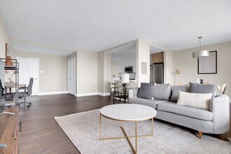 1515 Richmond Hwy in Arlington, VA - Foto de edificio - Building Photo