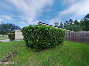 495 Apple Creek Dr in Jacksonville, FL - Building Photo - Building Photo