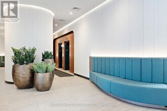 689 The Queensway in Toronto, ON - Building Photo - Building Photo