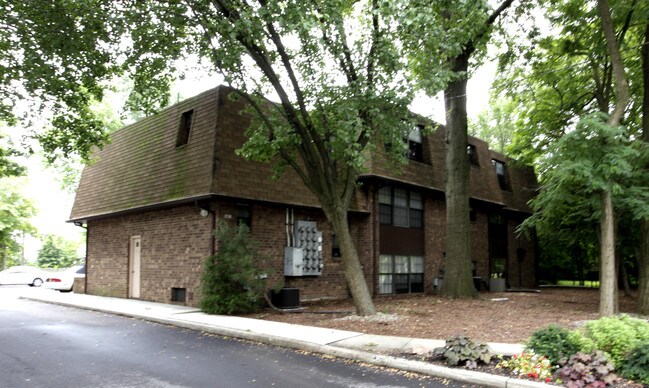 Ivy Apartments in Woodbridge, NJ - Building Photo - Building Photo