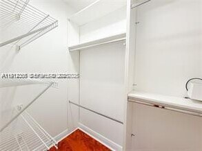 1621 Diplomat Dr in Miami, FL - Building Photo - Building Photo