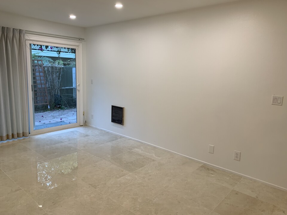 29 Dearborn Pl, Unit 7 in Goleta, CA - Building Photo