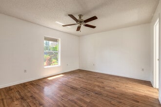 3214 Juniper Dr in Edgewater, FL - Building Photo - Building Photo