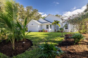 9330 Seagrape Dr in Vero Beach, FL - Building Photo