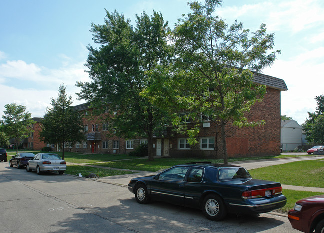 7191 Astor Ave in Hanover Park, IL - Foto de edificio - Building Photo