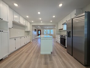 214 W Union St in Hillsborough, NC - Building Photo - Building Photo