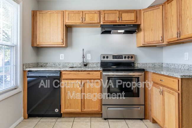 1438 Cottonwood Ct in Woodbridge, VA - Building Photo - Building Photo