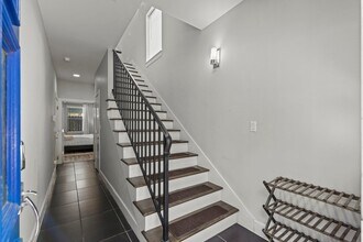 2119 Hadley St in Houston, TX - Foto de edificio - Building Photo