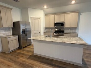 7728 Evening Emerald Dr in Iowa Colony, TX - Foto de edificio - Building Photo