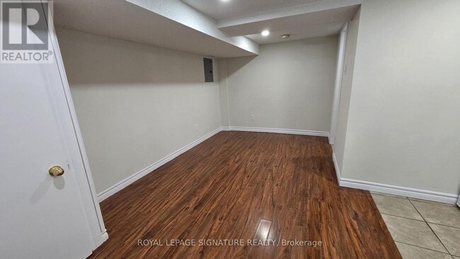 3661 Lake Shore Blvd W in Toronto, ON - Building Photo - Building Photo