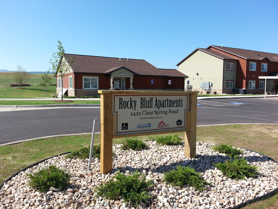 Rocky Bluff Apartments in Spearfish, SD - Building Photo