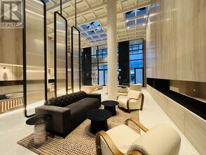 195 Commerce St in Vaughan, ON - Building Photo - Building Photo