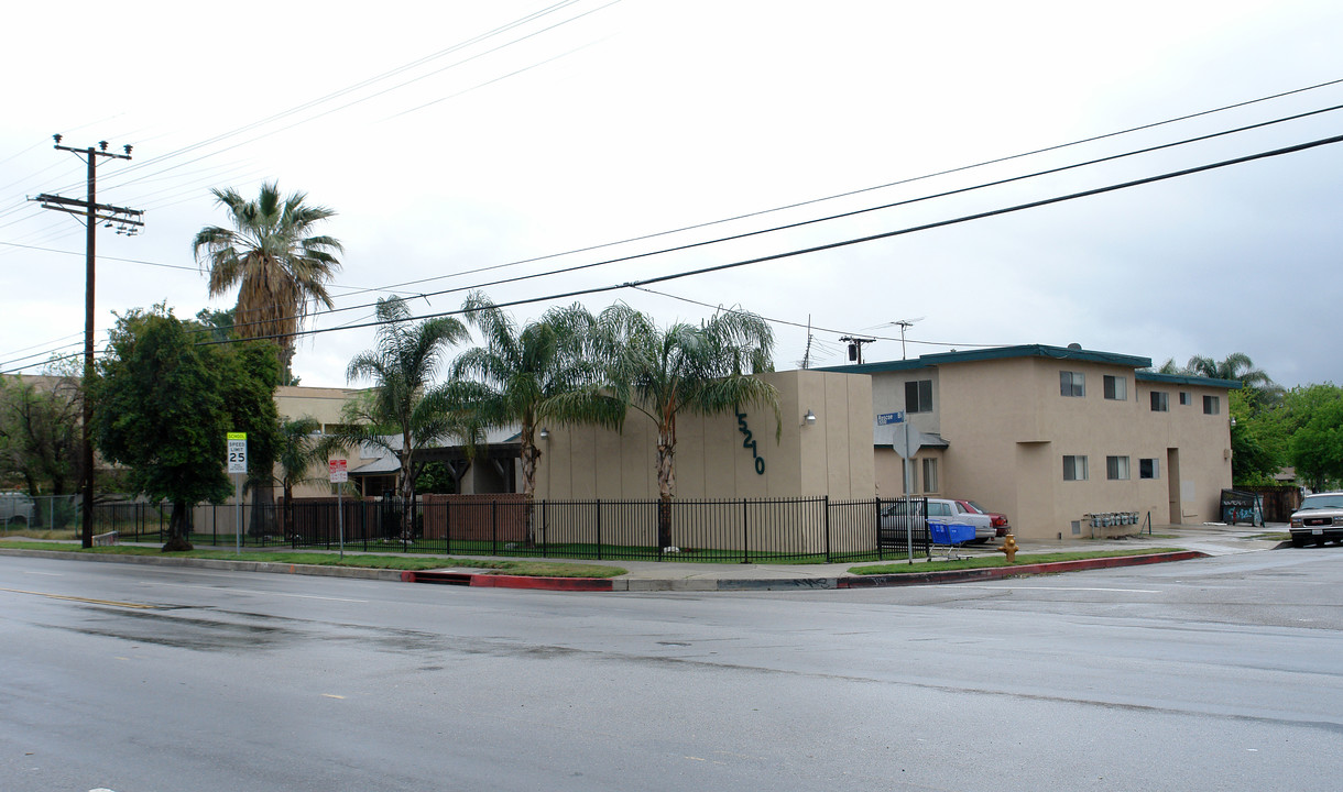 15210 Roscoe Blvd in Panorama City, CA - Foto de edificio