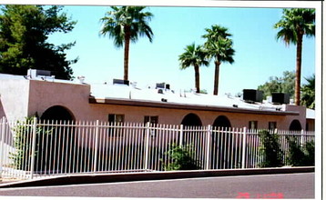 Desert Arbor I in Phoenix, AZ - Building Photo - Building Photo