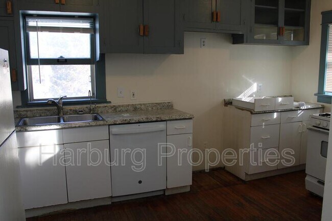 property at 462 W Pine St