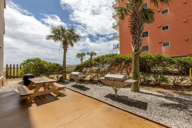 825 W Beach Blvd-Unit -2.1346886 in Gulf Shores, AL - Foto de edificio - Building Photo