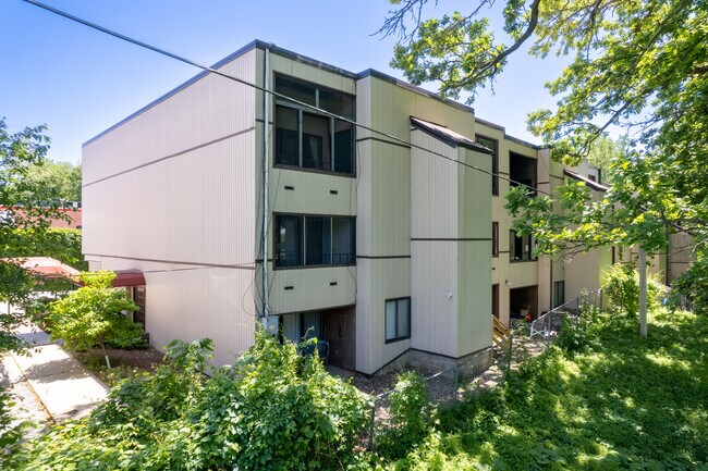 4902 University Ave in Des Moines, IA - Building Photo - Building Photo