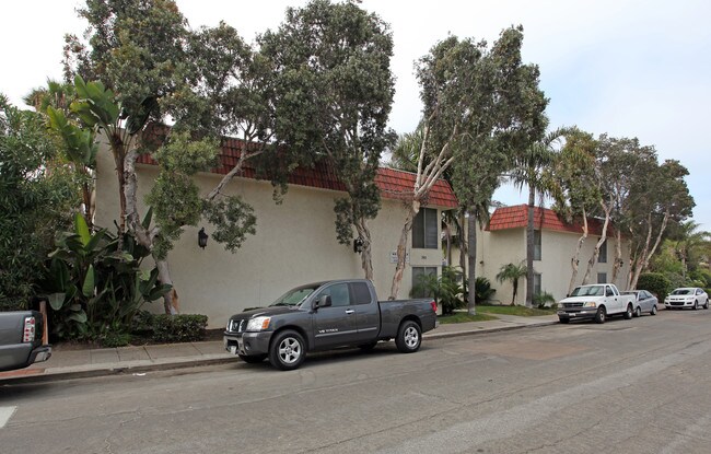 West Star Apartments in La Jolla, CA - Building Photo - Building Photo