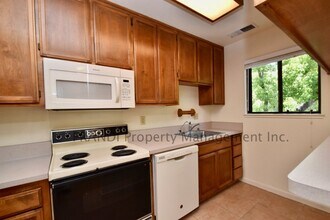 18 Somerset Pl in Novato, CA - Building Photo - Building Photo