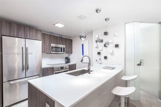 488 NE 18th St, Unit 3911 in Miami, FL - Foto de edificio - Building Photo