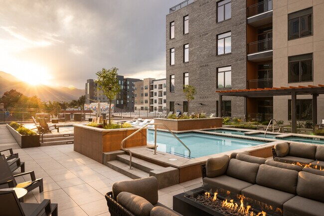 Dorian in Colorado Springs, CO - Foto de edificio - Building Photo