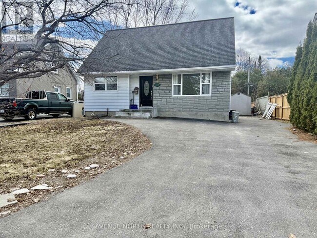 658 Coronation Ave. in Ottawa, ON - Building Photo - Building Photo