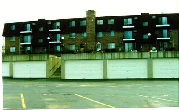 Lakeside Condominiums in Wauconda, IL - Foto de edificio - Building Photo