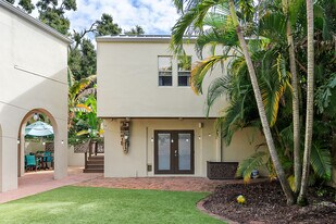 326 16th Ave NE, Unit Studio in St. Petersburg, FL - Building Photo