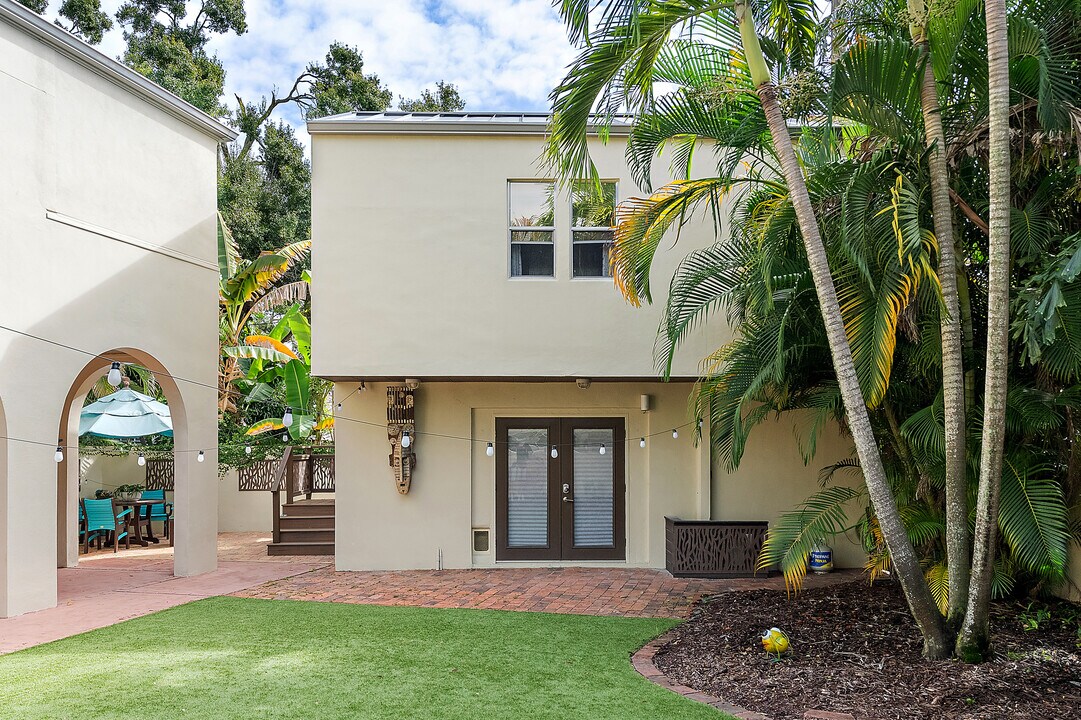 326 16th Ave NE, Unit Studio in St. Petersburg, FL - Building Photo