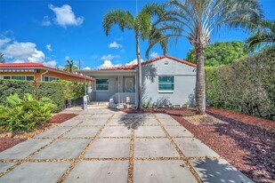 1535 Jackson St in Hollywood, FL - Building Photo