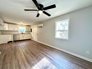 305 Locust St-Unit -A in Clarksville, TN - Foto de edificio - Building Photo