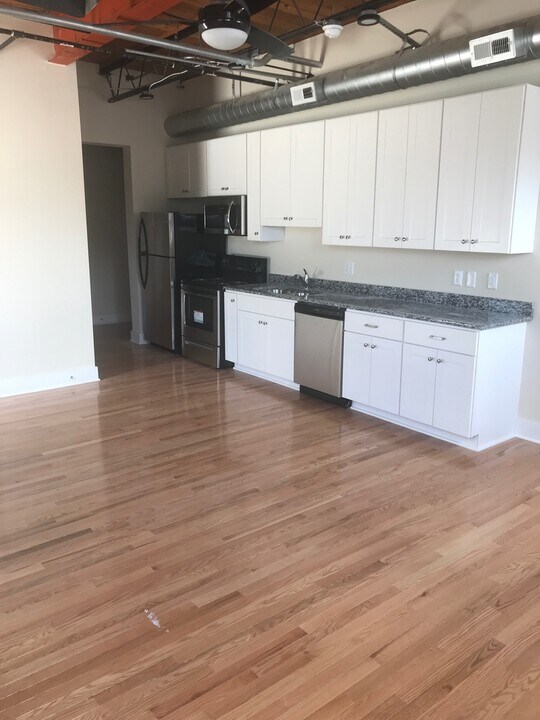 2715-2715 W Broad St in Richmond, VA - Building Photo