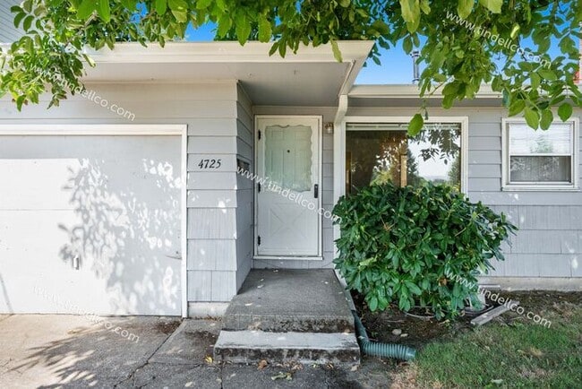 4725 NE 92nd Ave in Portland, OR - Foto de edificio - Building Photo