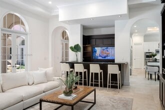 9941 SW 60th Ct in Pinecrest, FL - Building Photo - Building Photo