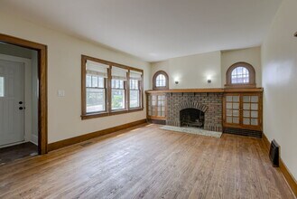 2347 S 33rd St in Omaha, NE - Building Photo - Building Photo