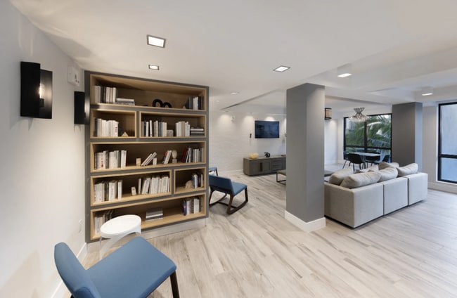 78 Suffolk Ave, Unit A1 in Hialeah, FL - Foto de edificio - Building Photo