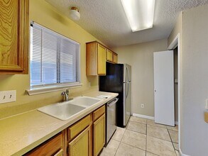 5550 Spring Valley Rd in Dallas, TX - Building Photo - Building Photo