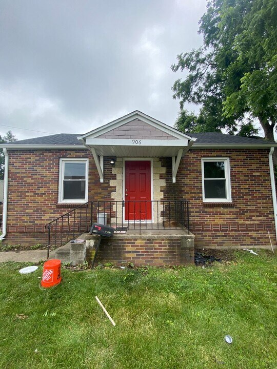 906 Elder Ln in Des Moines, IA - Building Photo