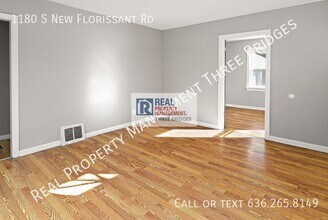 1180 S New Florissant Rd in Florissant, MO - Building Photo - Building Photo