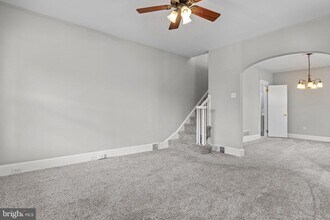 466 Shurs Ln in Philadelphia, PA - Building Photo - Building Photo