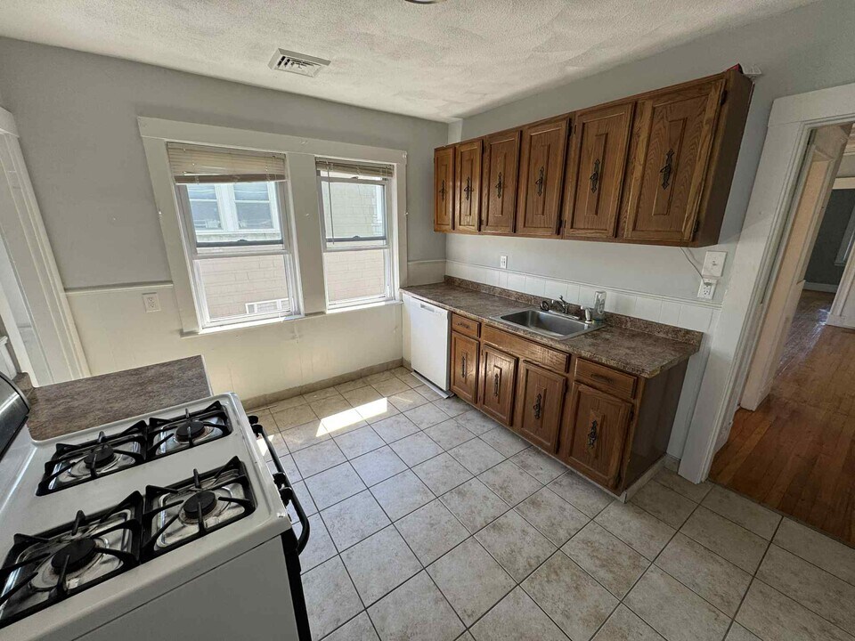 53 Fairfax St, Unit 2 in Somerville, MA - Building Photo