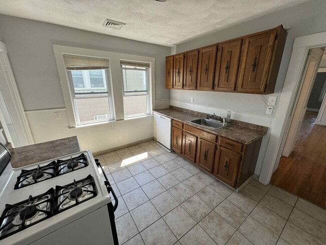 53 Fairfax St, Unit 2