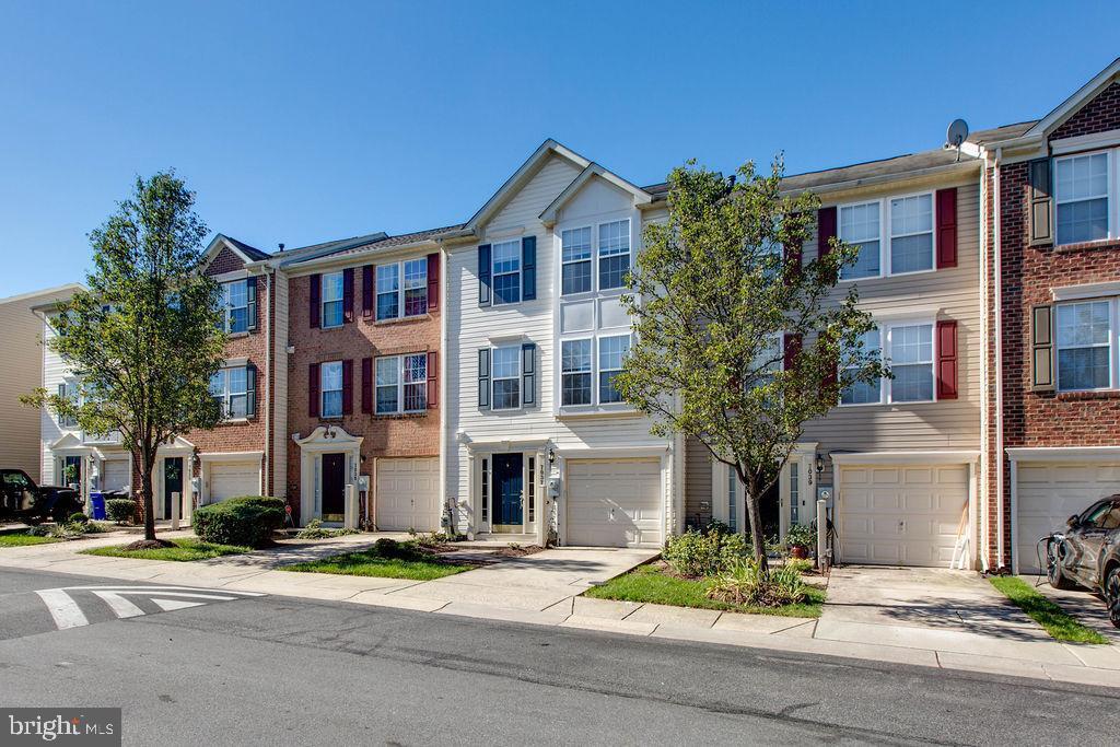 7037 Holly Springs Ln in Elkridge, MD - Foto de edificio