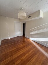 30 Hanson St, Unit 3 in Somerville, MA - Foto de edificio - Building Photo